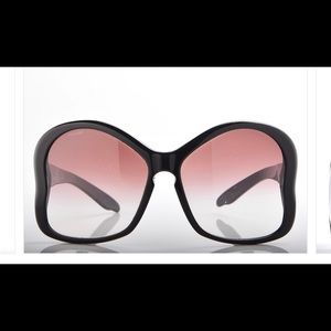 Prada butterfly sunglasses 💯 authentic